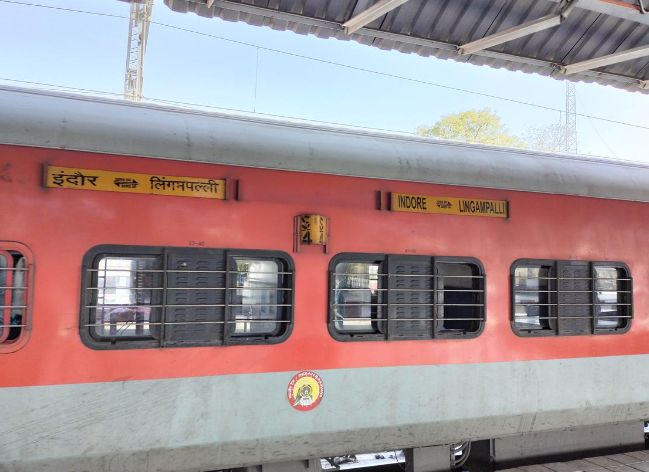 trains from indore to pune